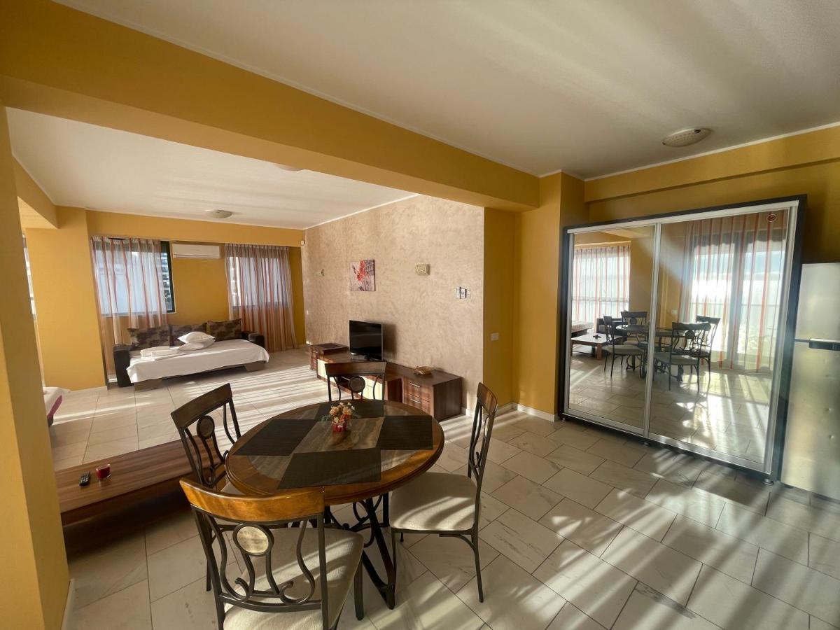 Sophia Lake View Suite Mamaia Buitenkant foto