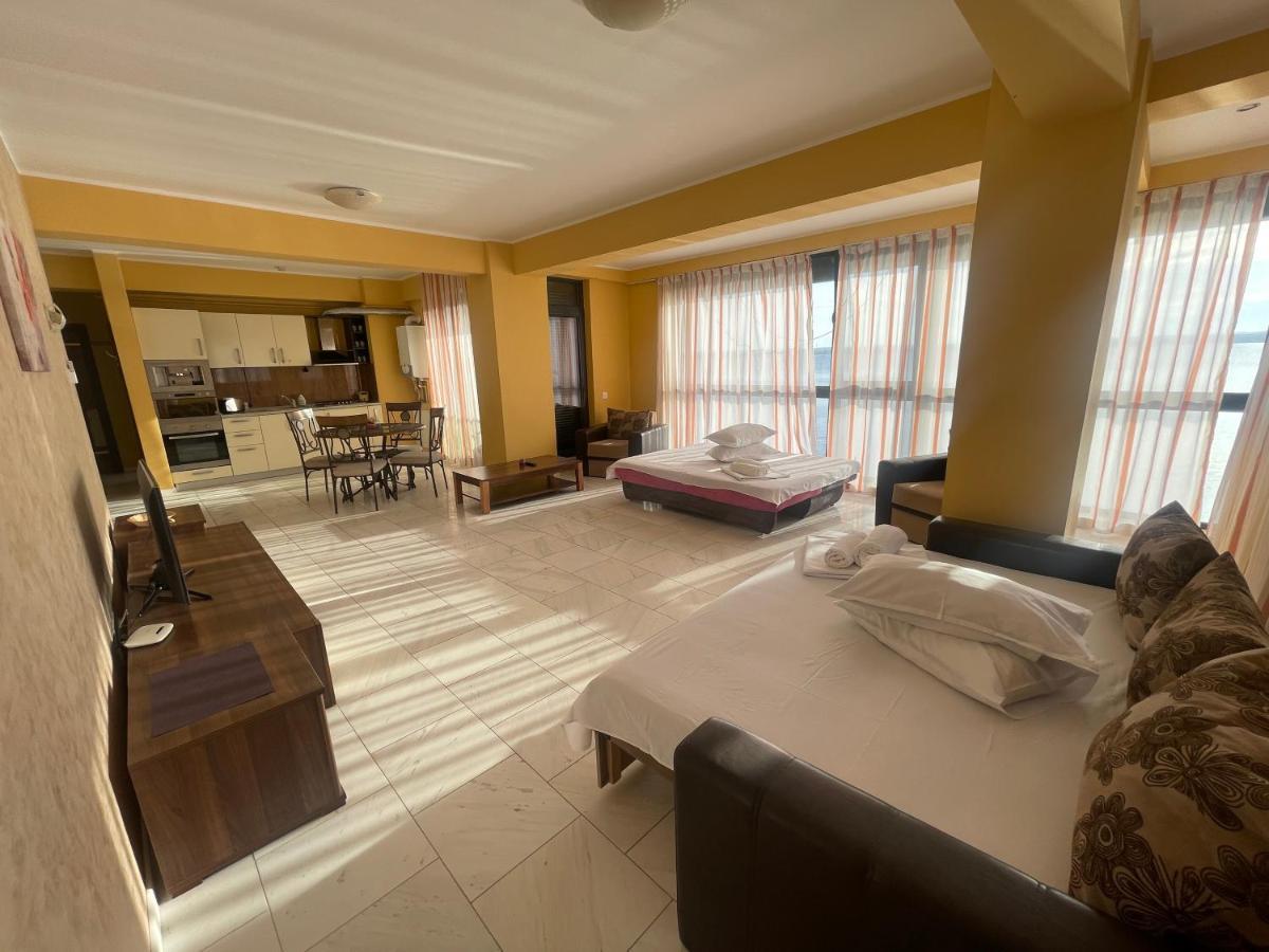 Sophia Lake View Suite Mamaia Buitenkant foto