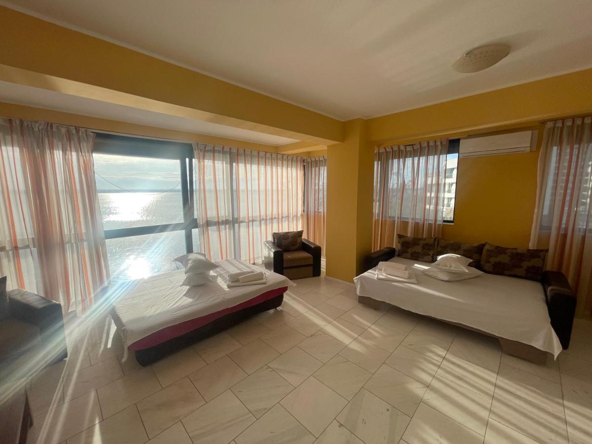 Sophia Lake View Suite Mamaia Buitenkant foto