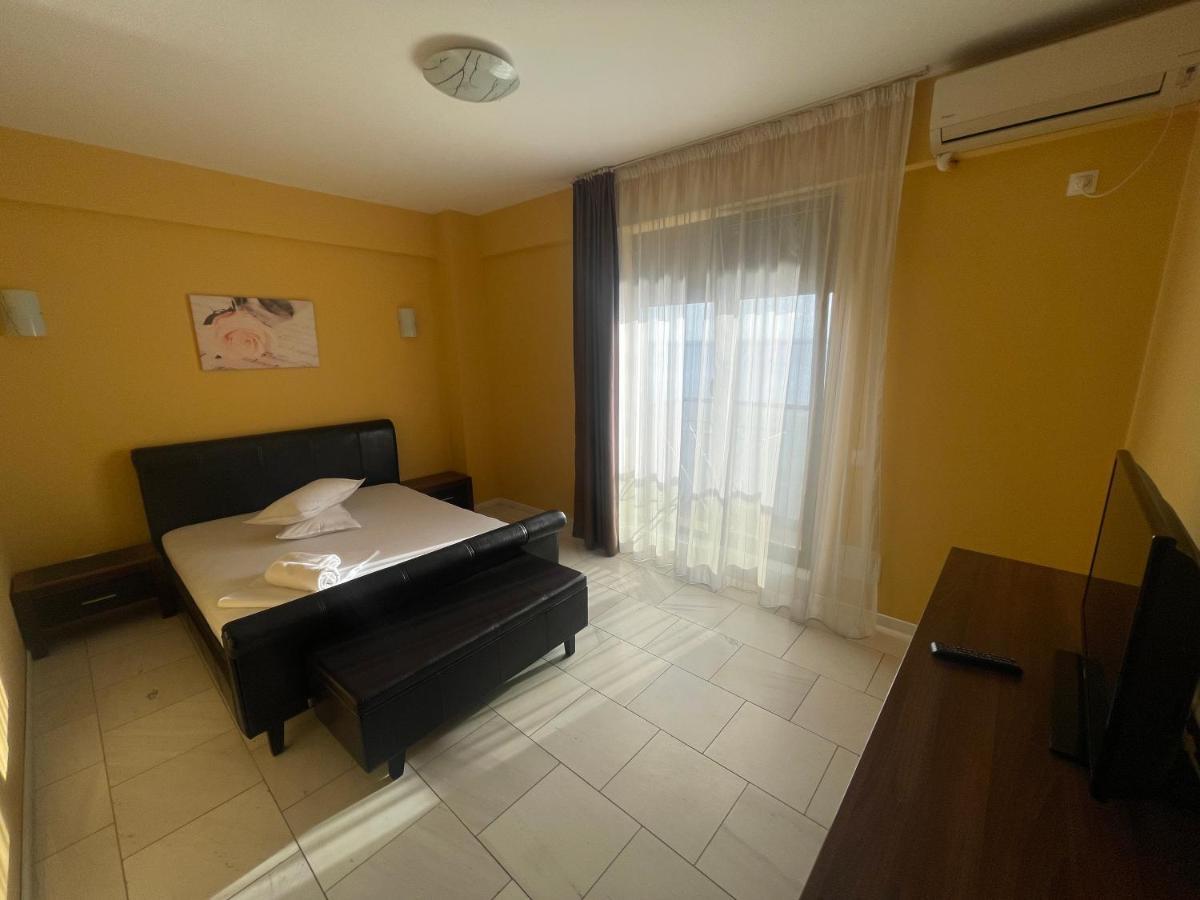 Sophia Lake View Suite Mamaia Buitenkant foto