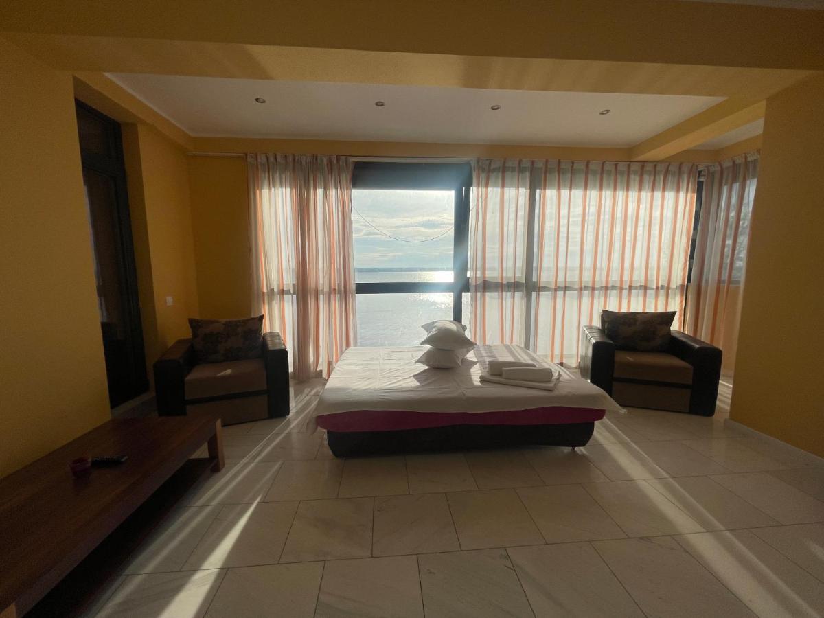 Sophia Lake View Suite Mamaia Buitenkant foto