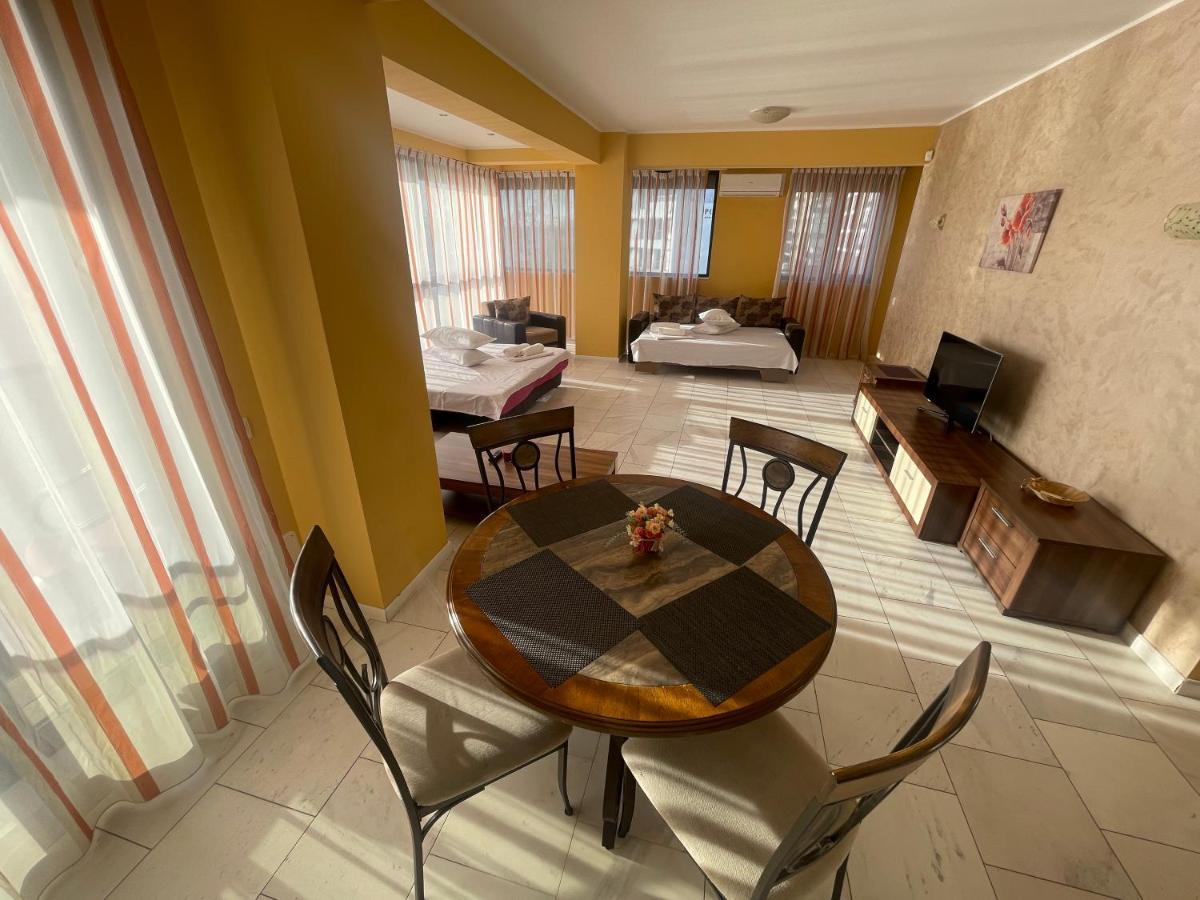Sophia Lake View Suite Mamaia Buitenkant foto