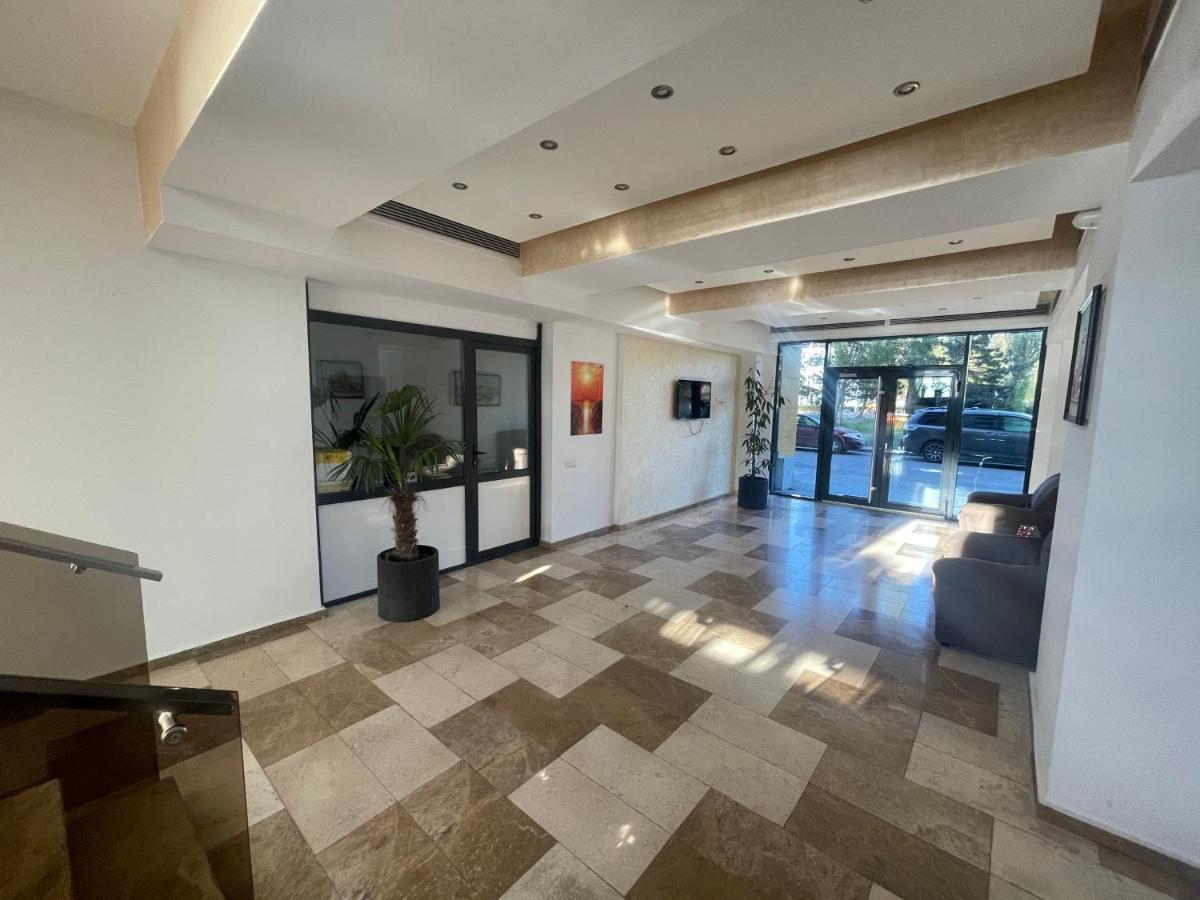 Sophia Lake View Suite Mamaia Buitenkant foto