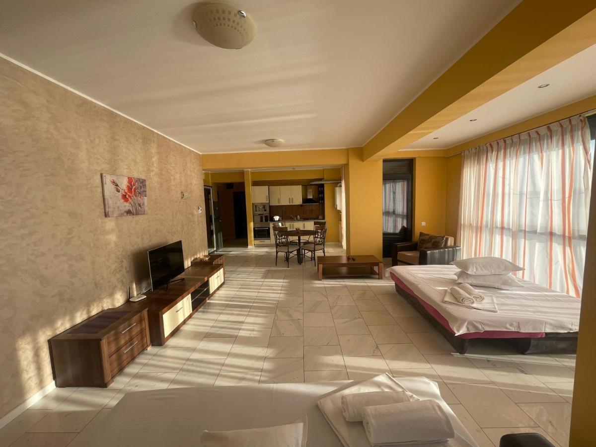 Sophia Lake View Suite Mamaia Buitenkant foto