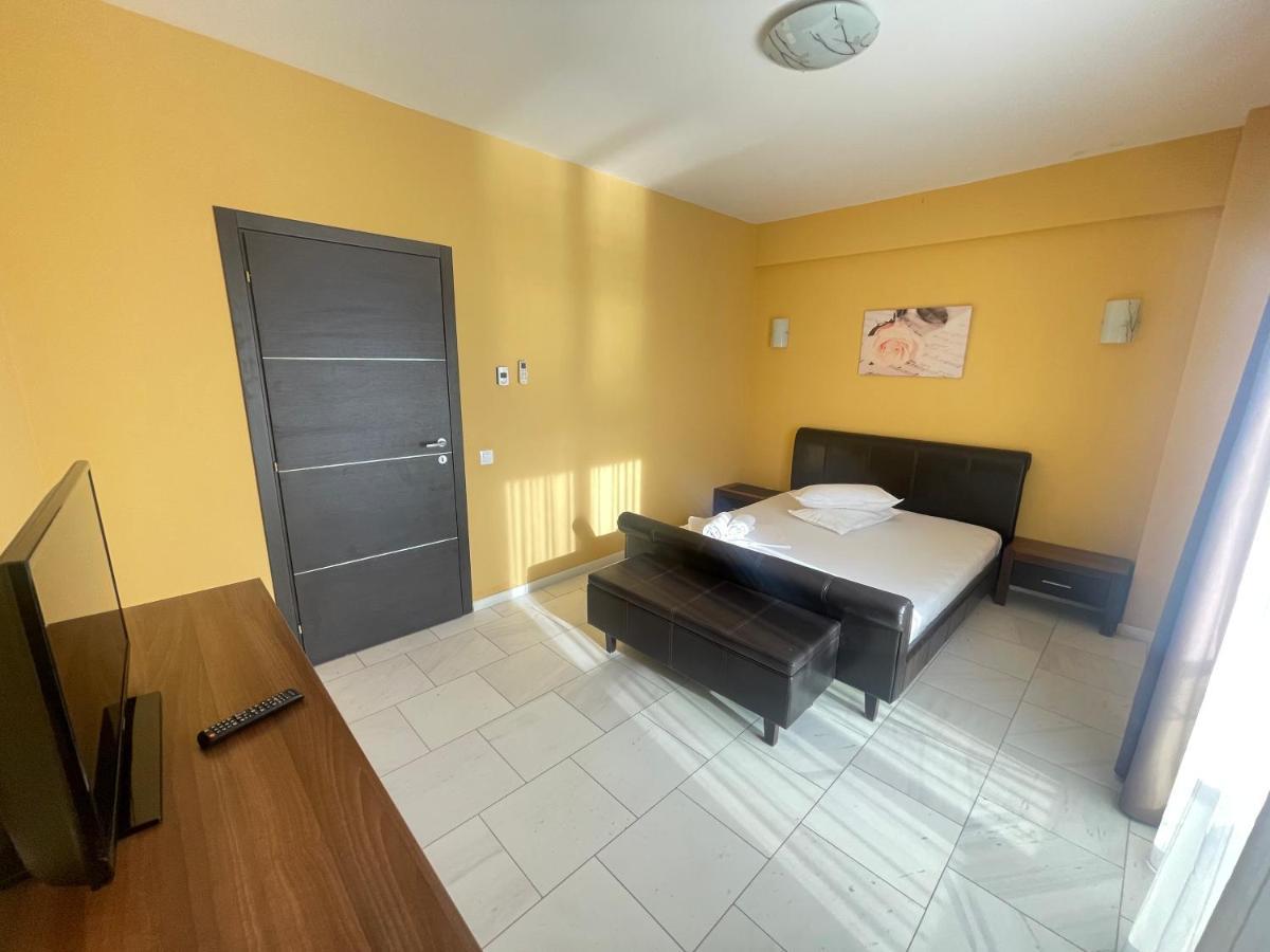 Sophia Lake View Suite Mamaia Buitenkant foto