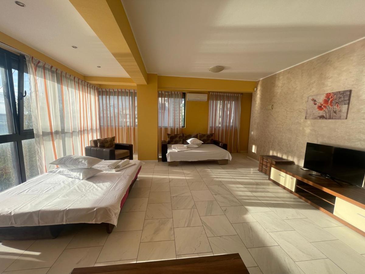 Sophia Lake View Suite Mamaia Buitenkant foto