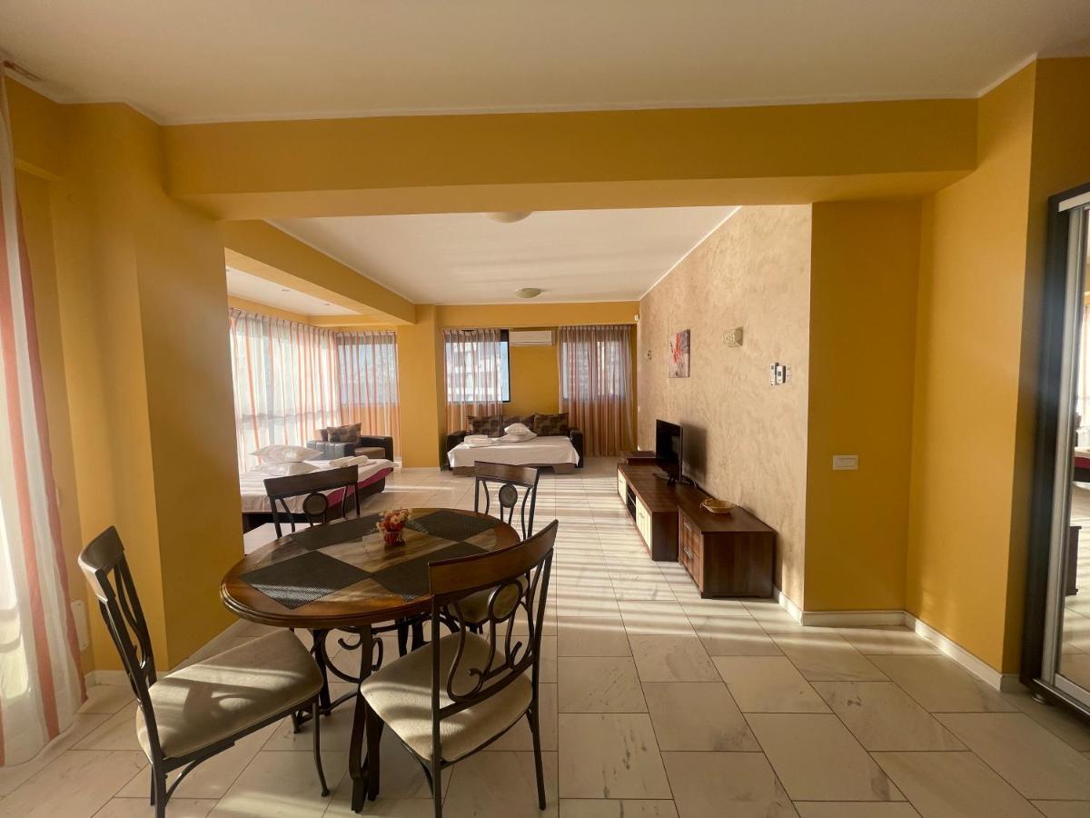 Sophia Lake View Suite Mamaia Buitenkant foto