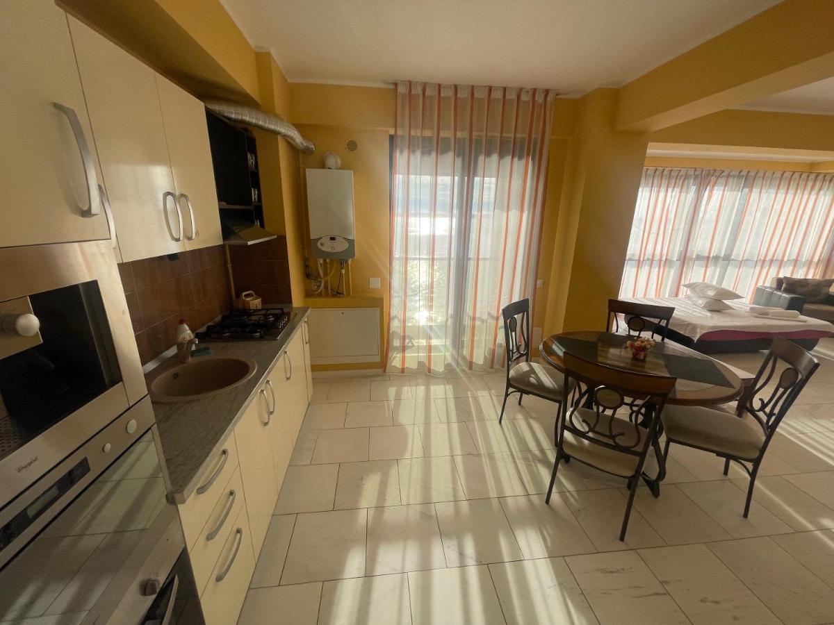 Sophia Lake View Suite Mamaia Buitenkant foto