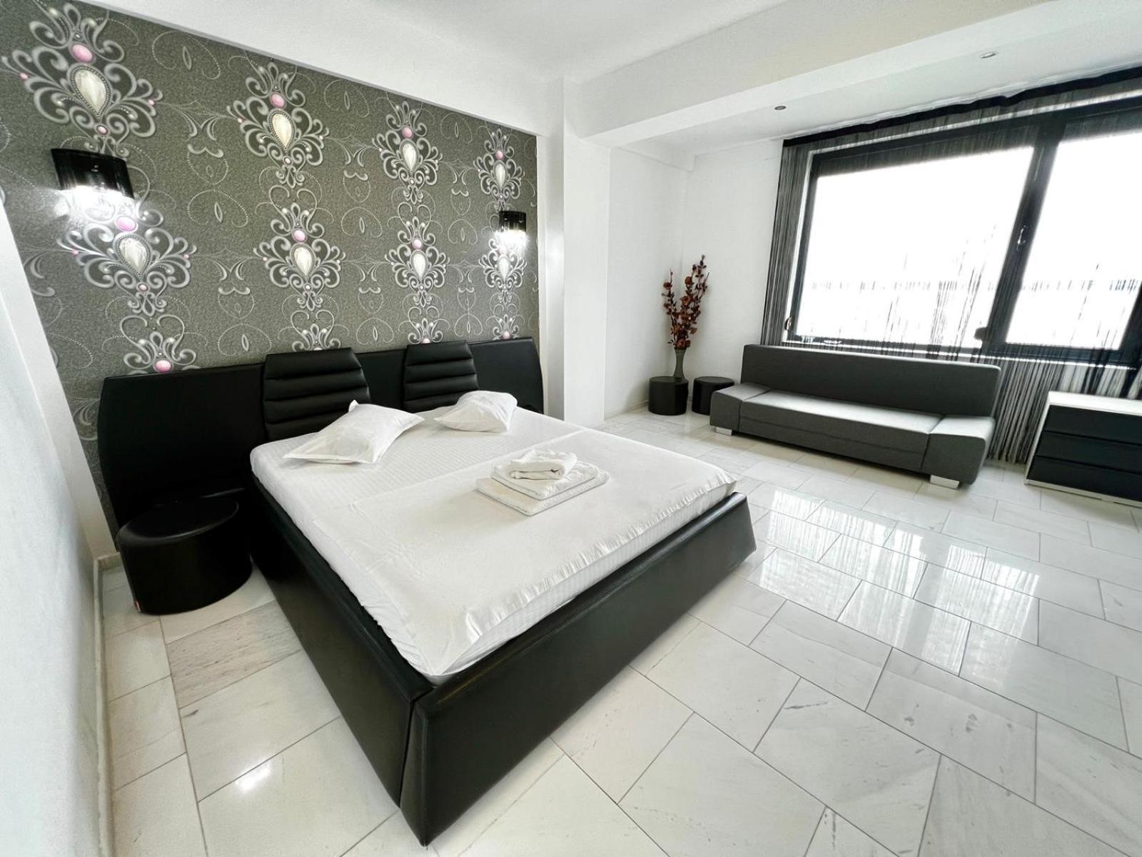 Sophia Lake View Suite Mamaia Buitenkant foto