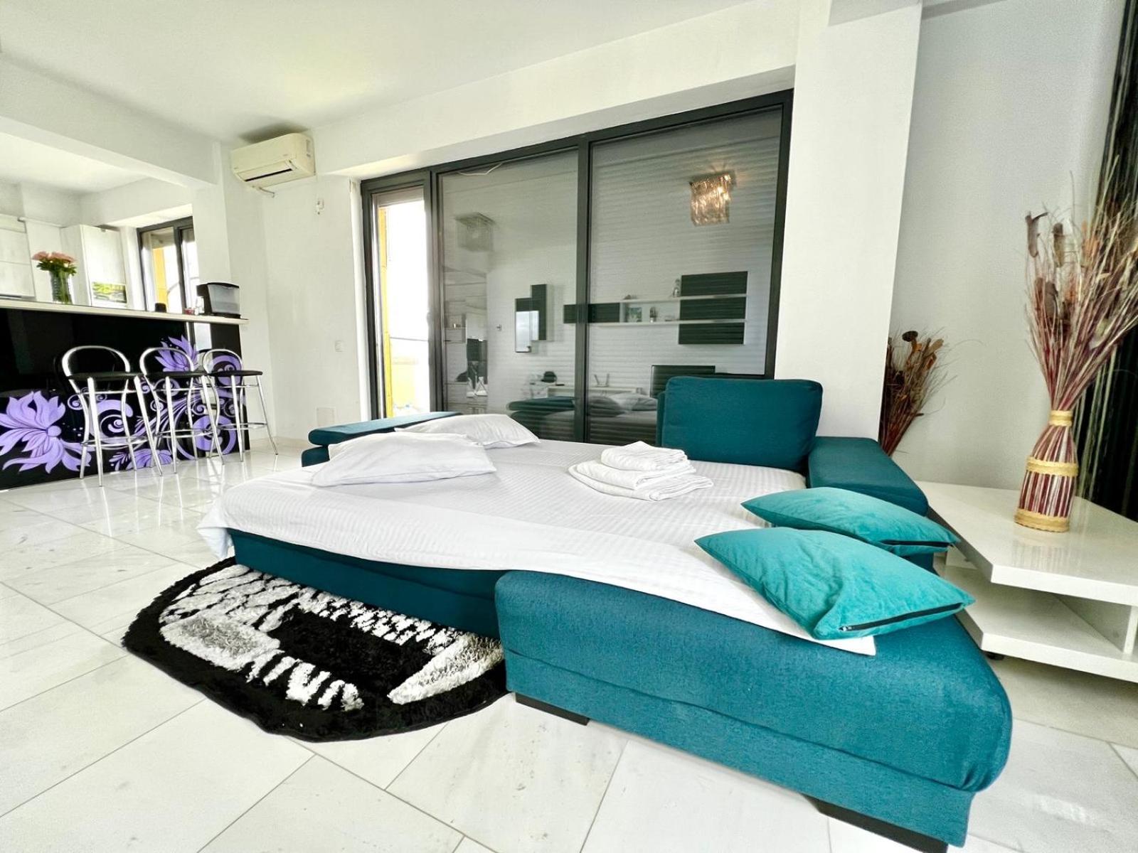 Sophia Lake View Suite Mamaia Buitenkant foto