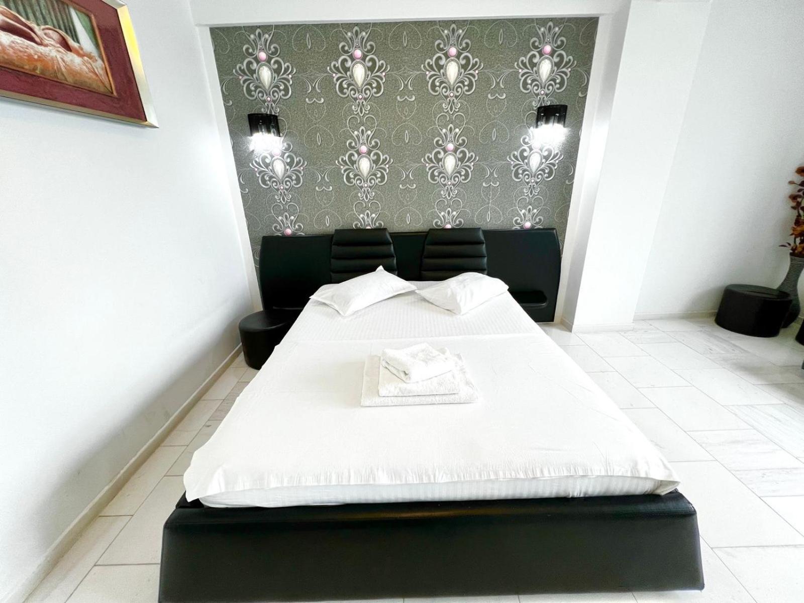 Sophia Lake View Suite Mamaia Buitenkant foto