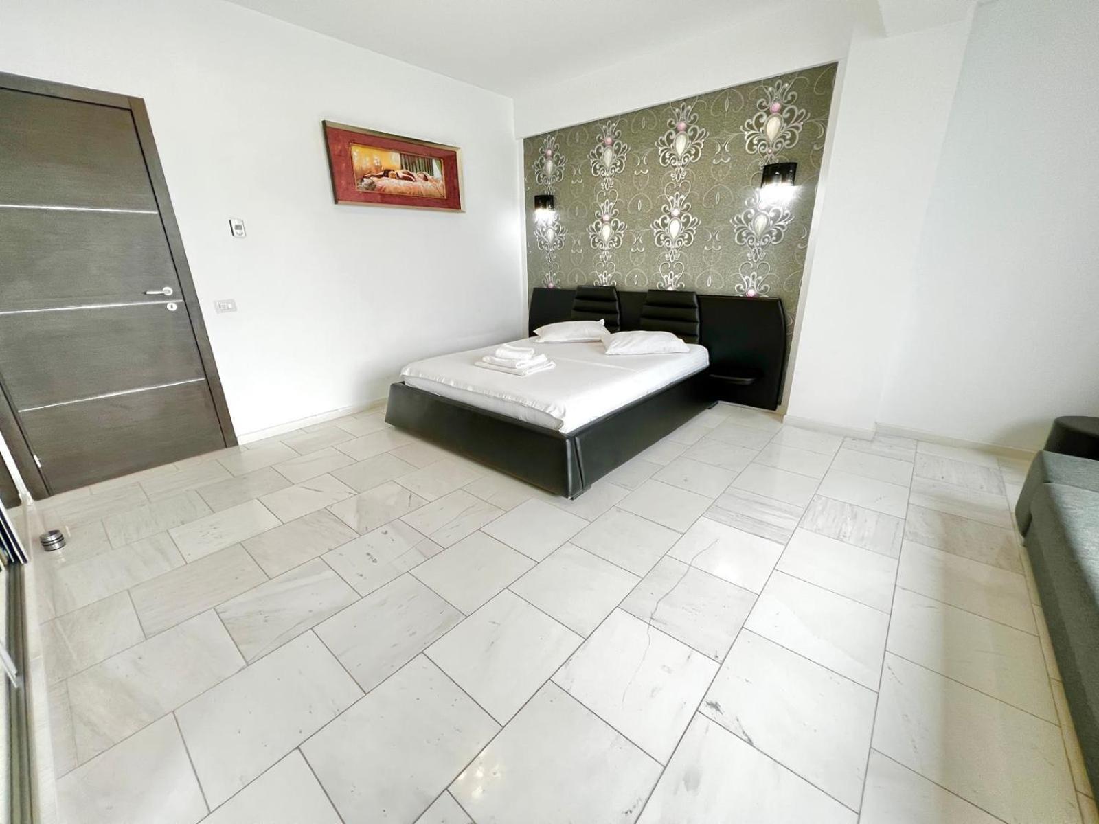 Sophia Lake View Suite Mamaia Buitenkant foto