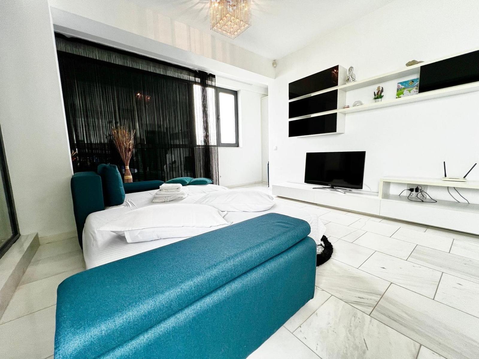 Sophia Lake View Suite Mamaia Buitenkant foto