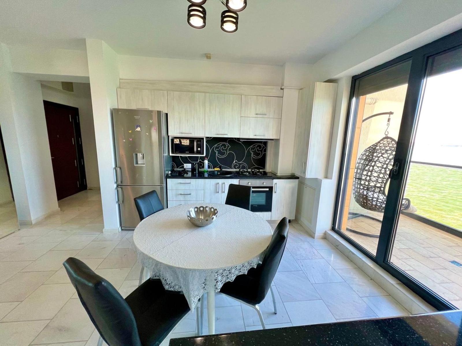 Sophia Lake View Suite Mamaia Buitenkant foto